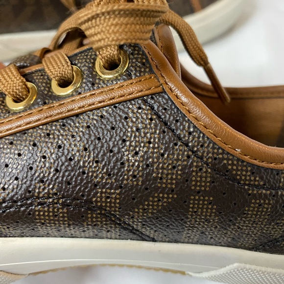 Michael Kors lace up sneakers women’s - Picture 9 of 9